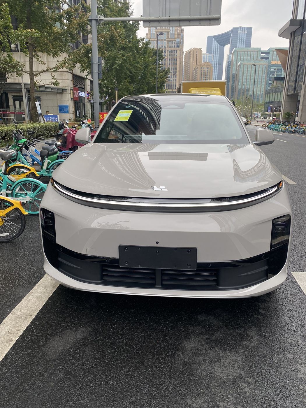 AG公司 MEGA 高压纯电 MPV